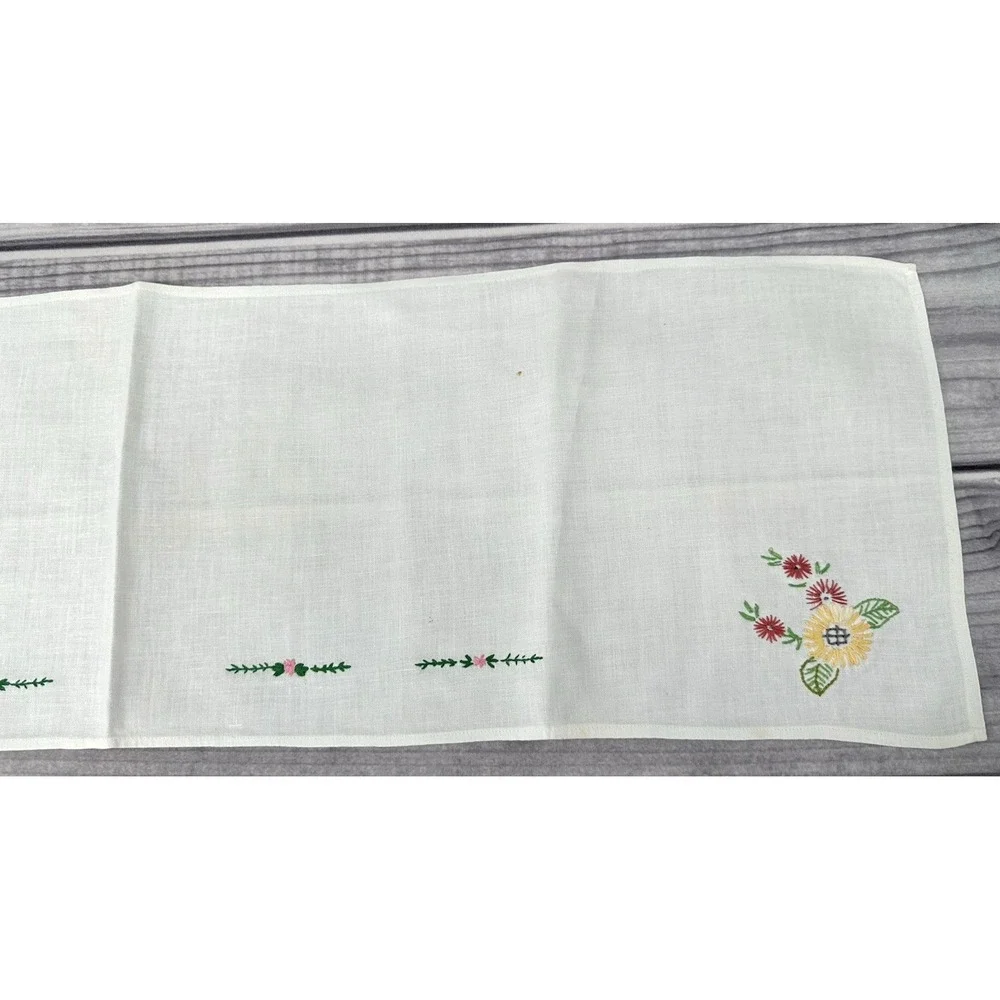 VINTAGE EMBROIDERED TABLE / DRESSER RUNNER SCARF  37